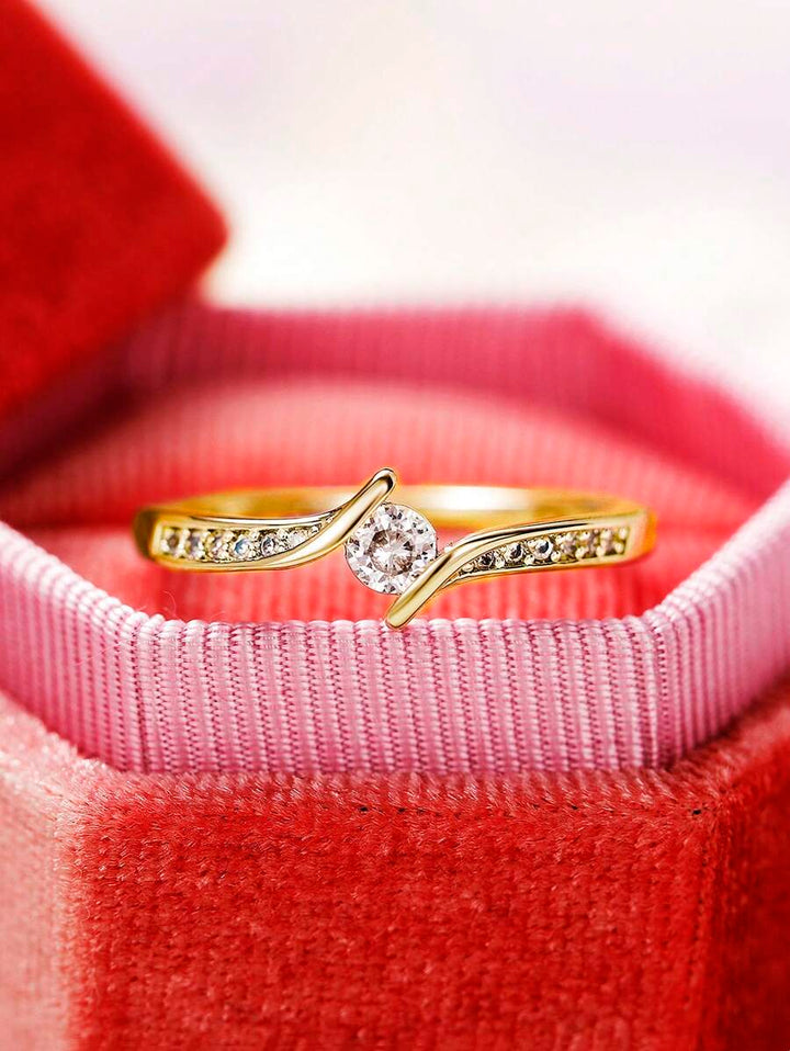 Clara – Delicate ring with a cubic zirconia sparkle