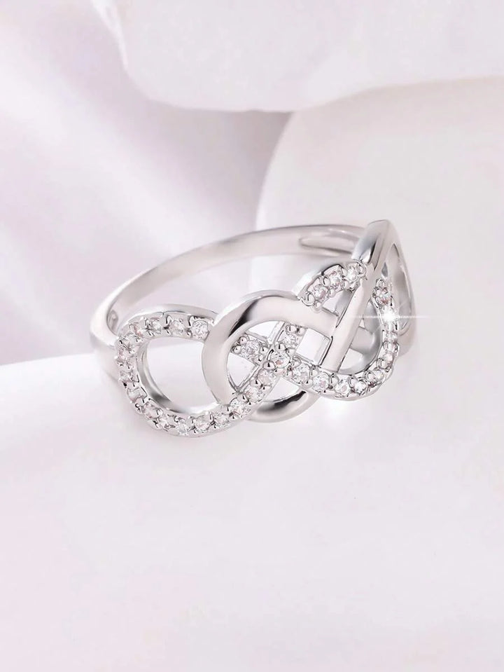 Vivienne – infinity ring with delicate sparkling stones