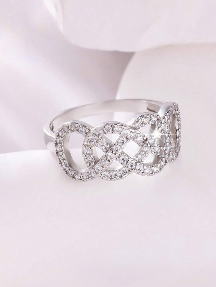 Vivienne – infinity ring with delicate sparkling stones