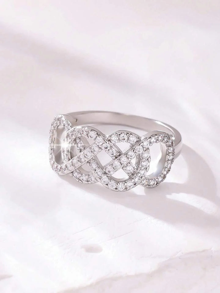 Vivienne – infinity ring with delicate sparkling stones