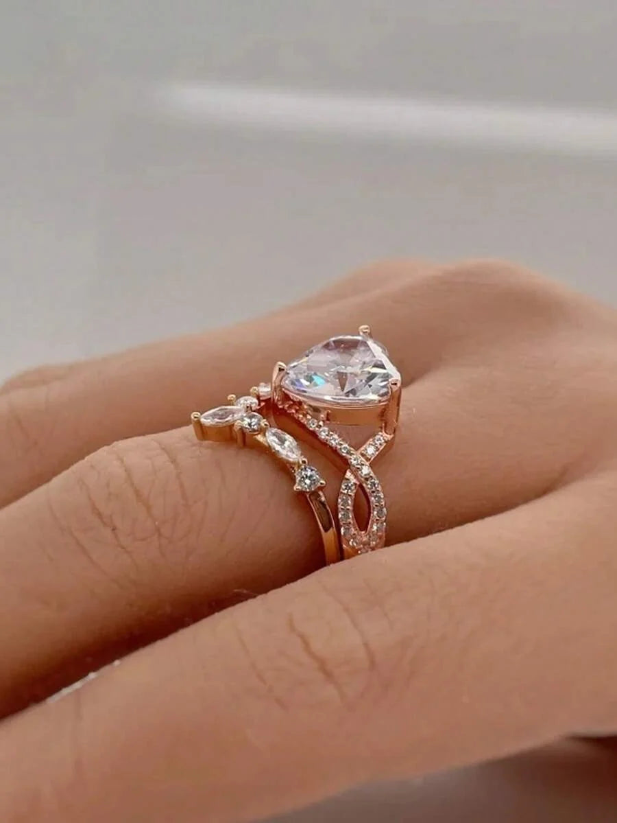 Rosalia – Rose-gold double ring set with timeless elegance