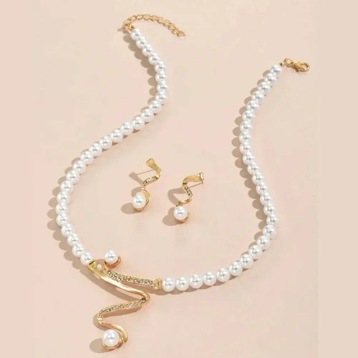 Margot | Natural Pearl Necklace and Earrings Set