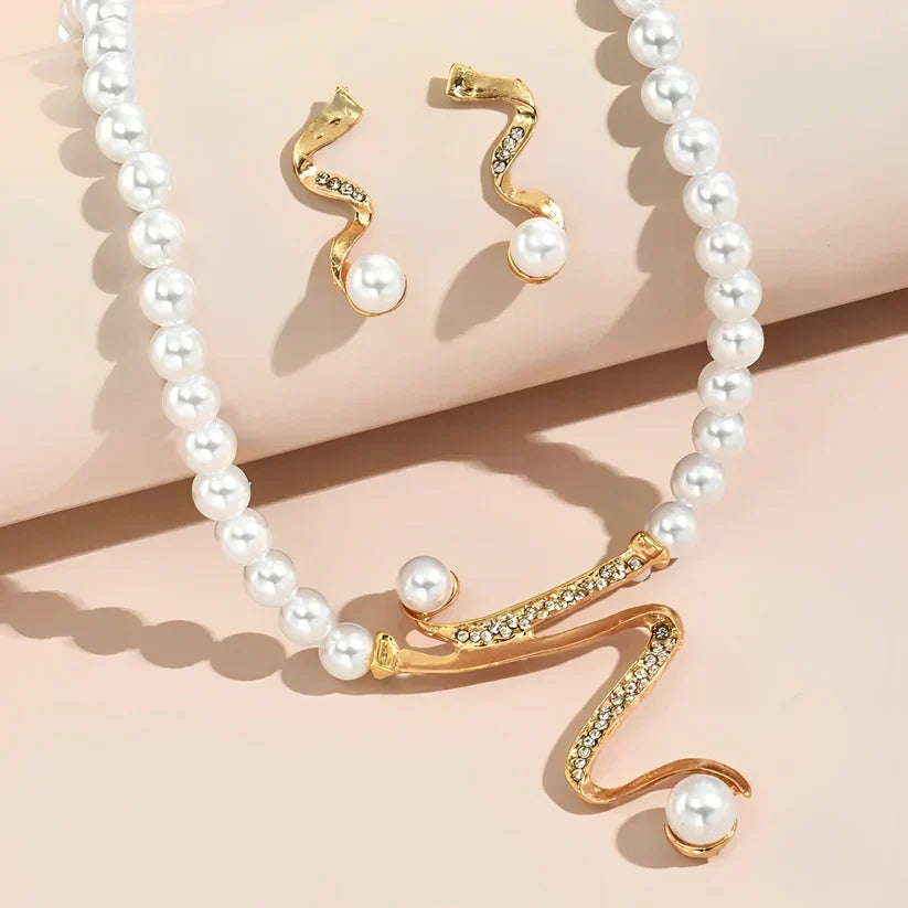 Margot | Natural Pearl Necklace and Earrings Set