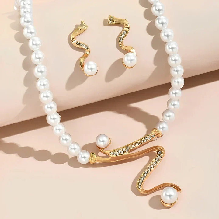 Margot | Natural Pearl Necklace and Earrings Set