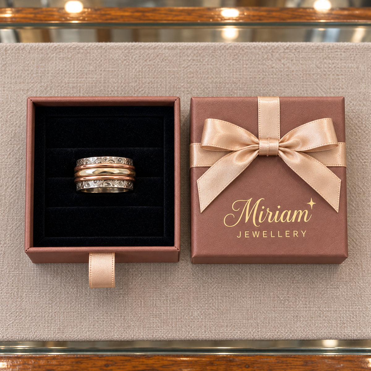 Vintage Classic Ring in a Miriam Jewellery gift box