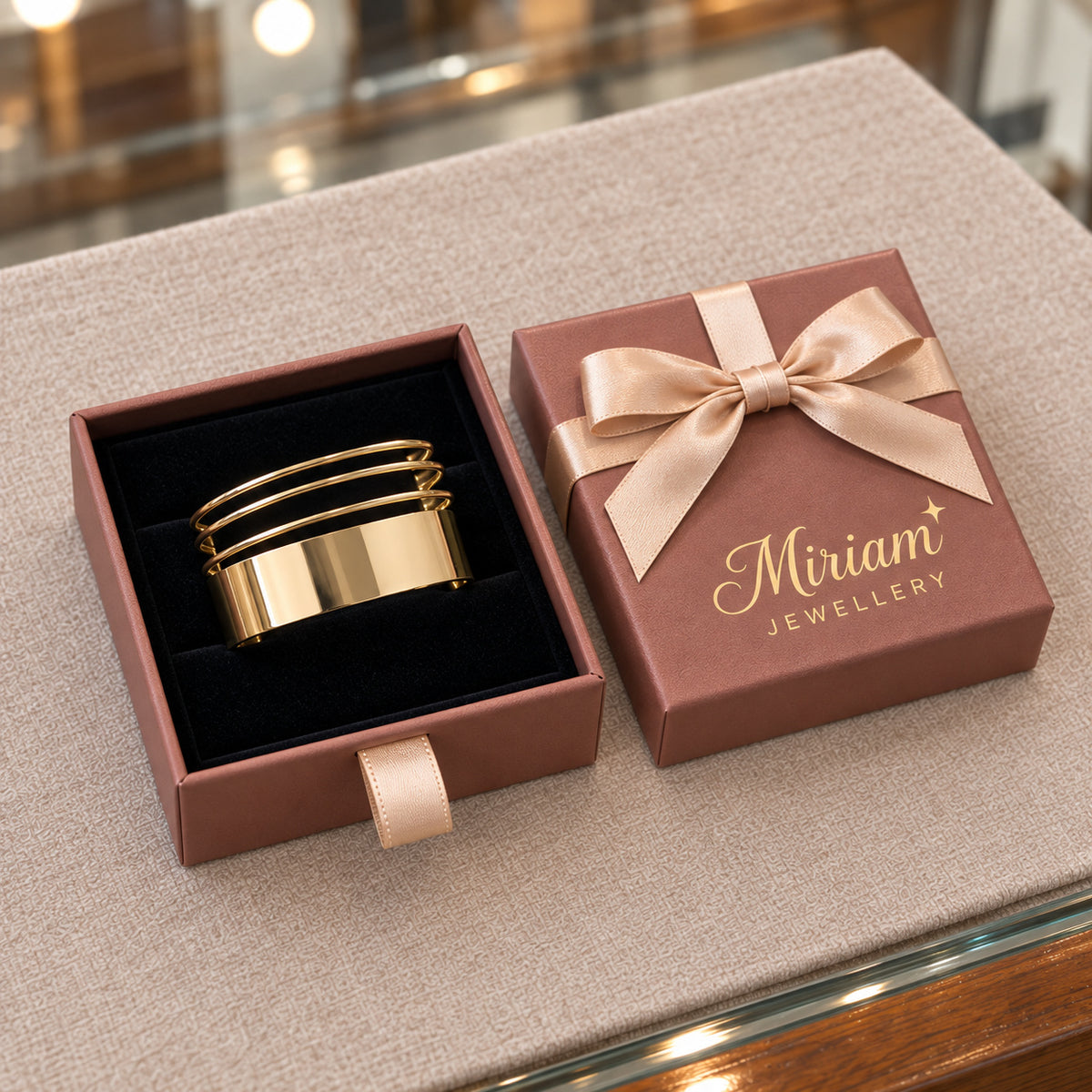 Vintage Classic Golden Bracelet in a Miriam Jewellery gift box